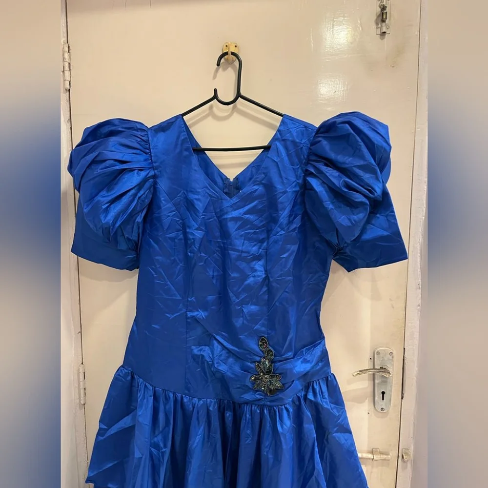 Blue silk gown - Picture 5 of 9